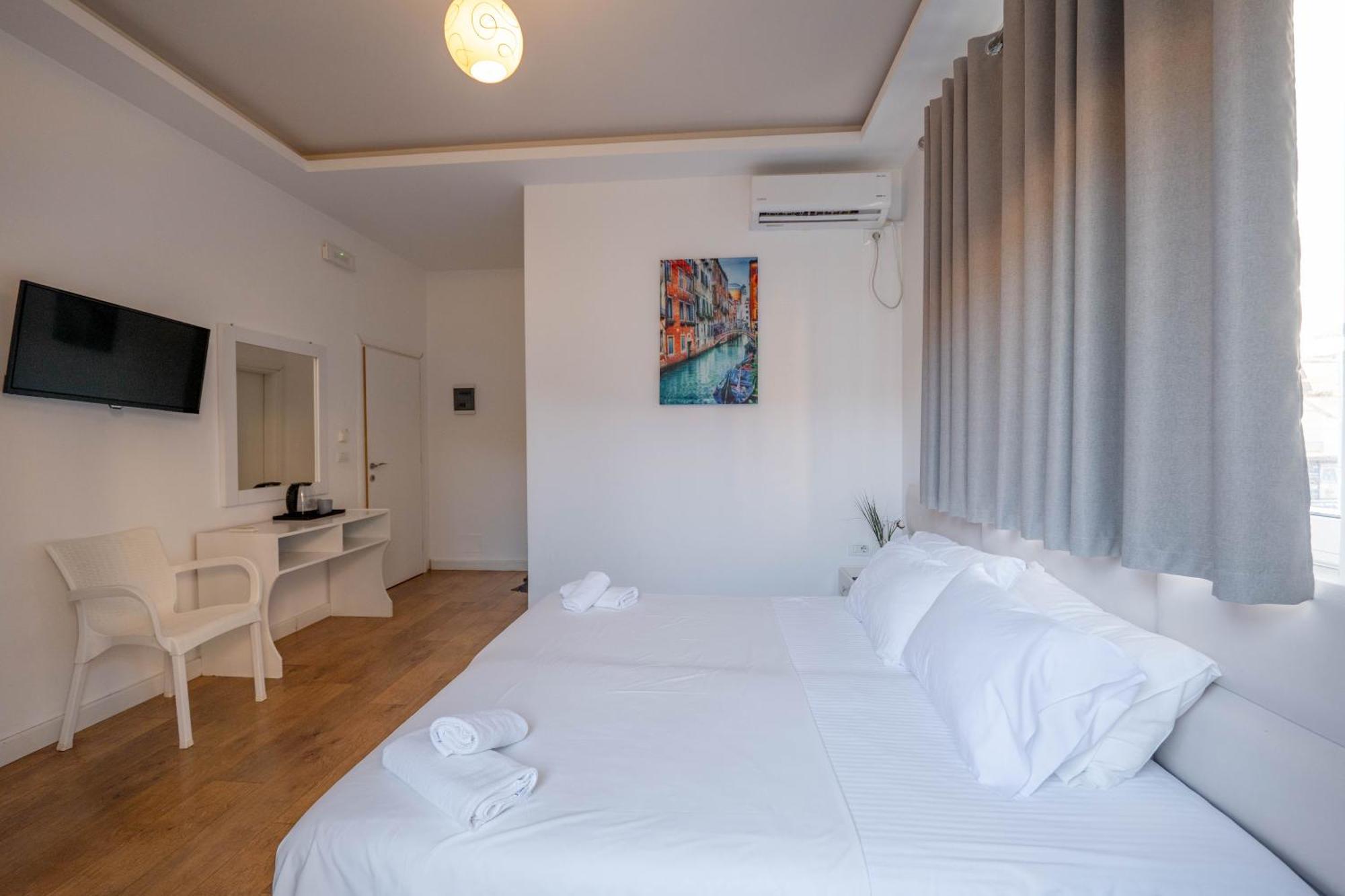 Hotel Myrtai - City Center Sarandë Exterior foto