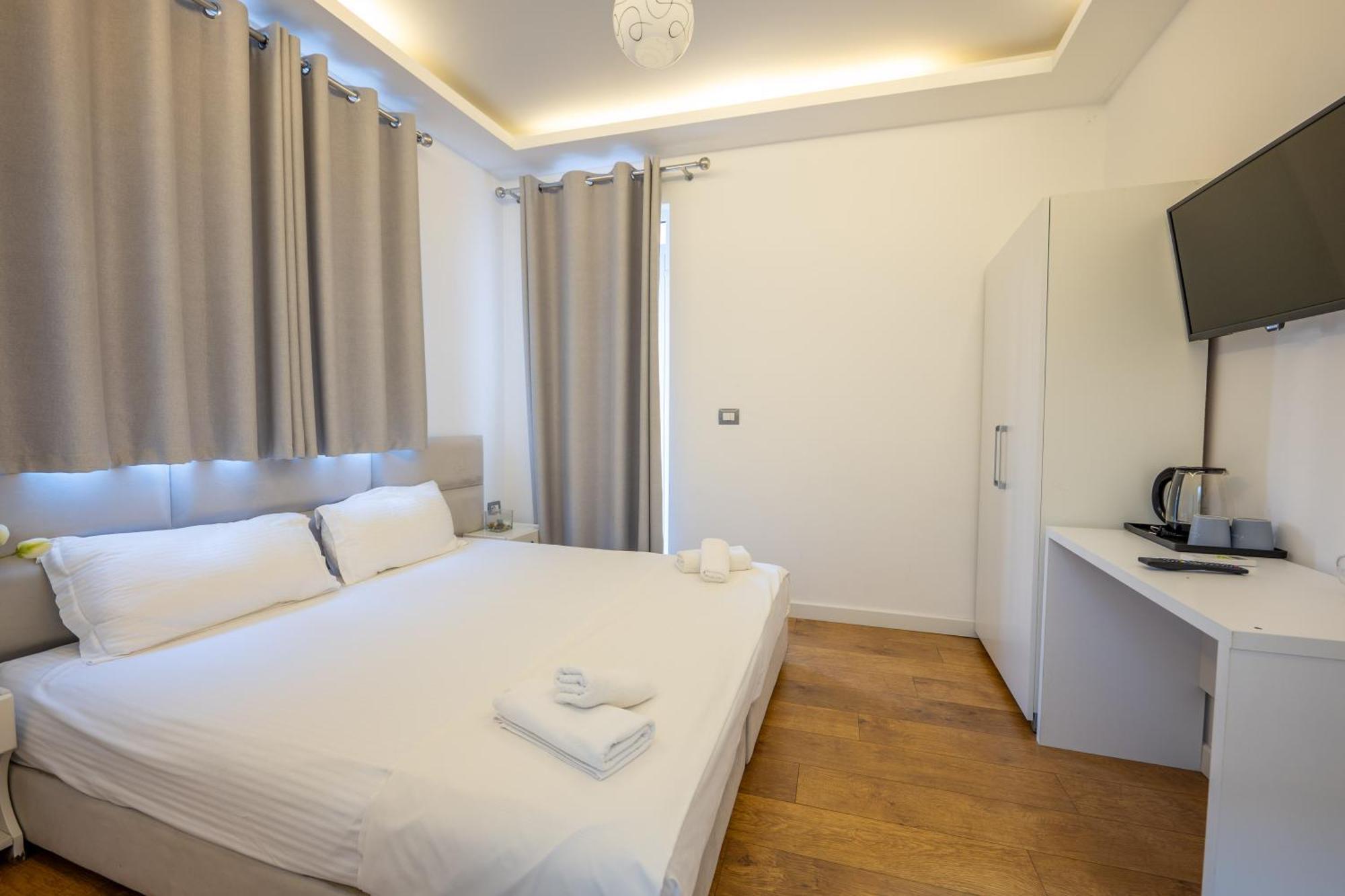 Hotel Myrtai - City Center Sarandë Exterior foto
