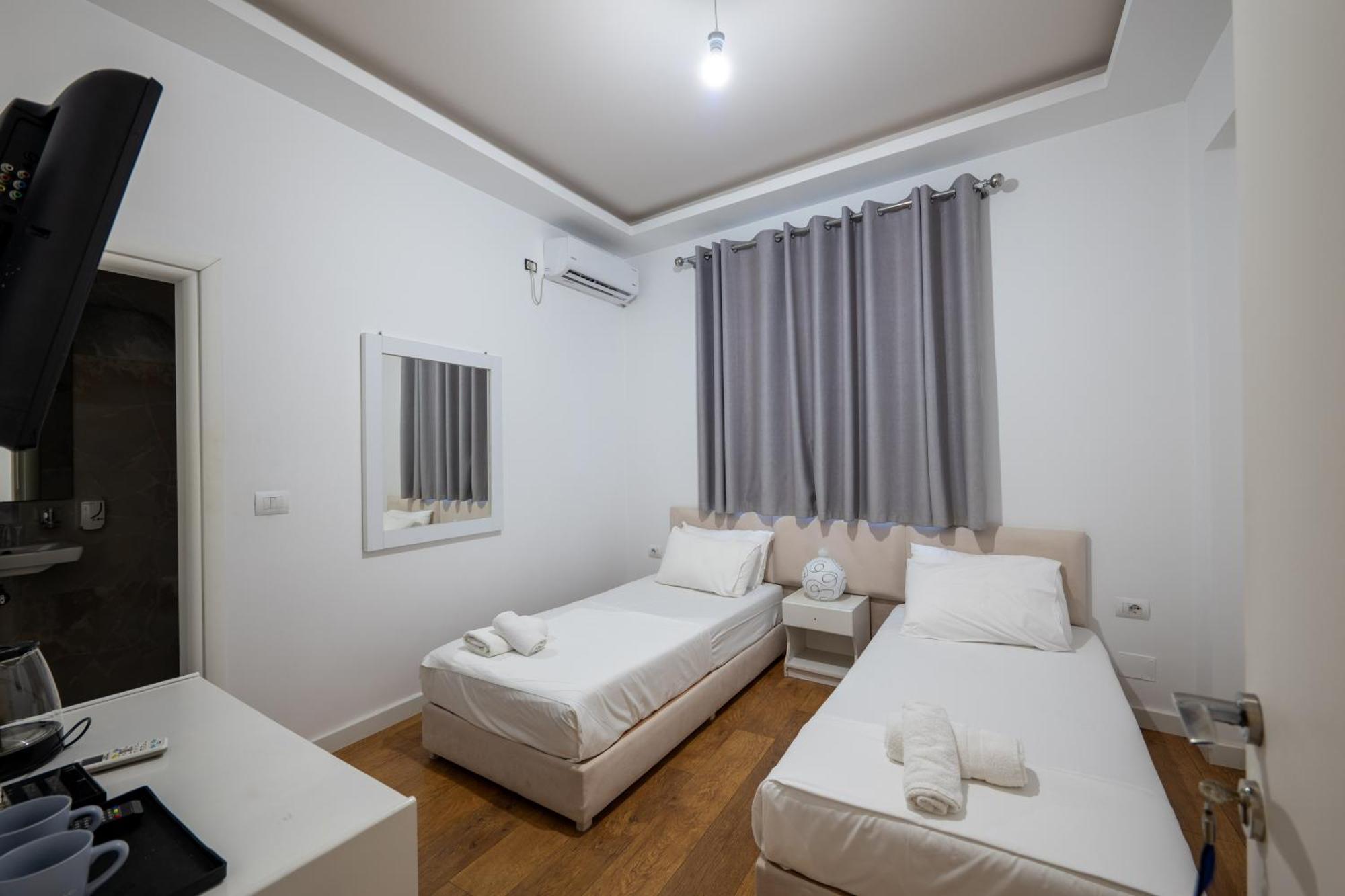 Hotel Myrtai - City Center Sarandë Exterior foto